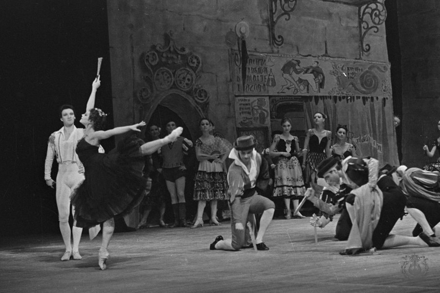 Театры 1990 года. Дон Кихот балет. Балет Дон Кихот Петипа. Петербургский Мариинский театр в 1990е. Уличная танцовщица Дон Кихот.