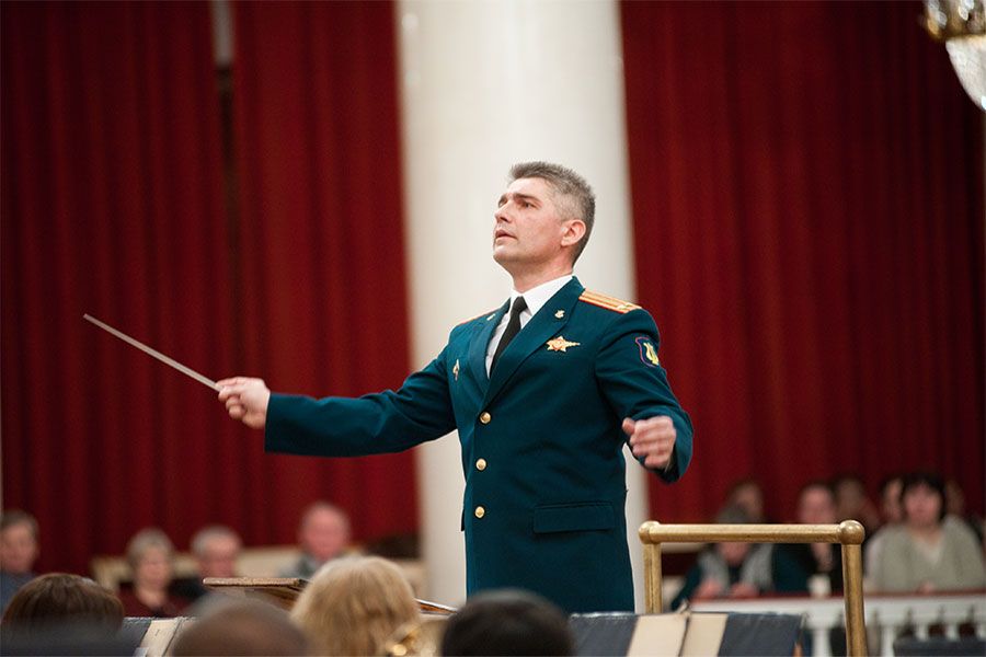 Дунаев дирижер. Сергей Вовк военный дирижер. Ежов Сергей Александрович дирижер. Сергей Александрович Ежов военный дирижер. Николай Ущаповский дирижёр.