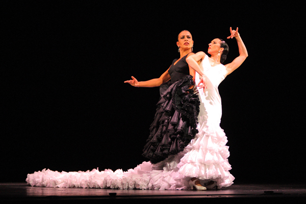 Scene from the ballet <La Leyenda>. Photo by Jesus Vallinas